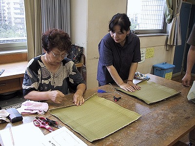 【畳の小物製作体験学習～いぐさ枕編～】畳の材料を利用して素敵な小物作り02