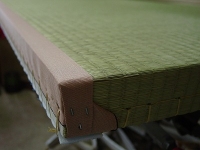 国産無着色無添加基本織り畳表使用のピンク色無地縁畳①