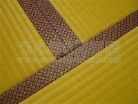 “東レ敷楽”暖色系カラー畳表に赤系畳縁の表替えの施工例。�