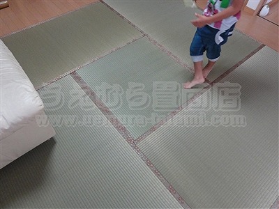 子育てにも安心！無添加無垢の天然い草畳“きなり畳”へり付き表替え畳施工例3