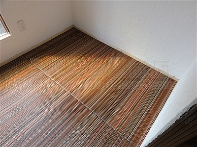 新色ッ！縁無し琉球畳アースカラーで床（フロアー）をもっと楽しく施工事例。大阪大東市イマドキの畳屋さん家庭用国産畳専門店うえむら畳4