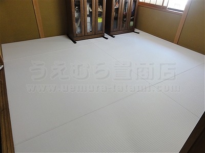 純白色縁無し琉球畳に模様替えでウキウキ暮らし・・・。大阪家庭用国産畳専門店うえむら畳5