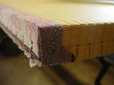 畳の乾燥・殺虫・除菌・脱臭処理とステキな畳縁と暖色系人工畳表で表替え①