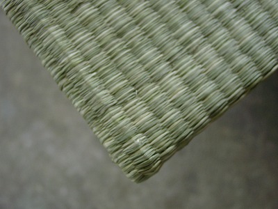 夏畳！艶々特殊三角い草が、足裏に心地いぃ〜ヘリ無し（りゅうきゅう）畳の表替え製作。?