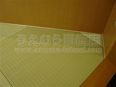 三角形の部屋に東レ製カラー畳表使用のヘリ無し（りゅうきゅう）畳の施工例④