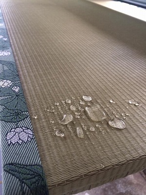シミで汚れた和紙畳を裏返しで復活。大阪大東市の家庭用国産畳専門店いまどきの畳屋さんうえむら畳1
