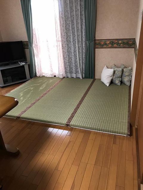フローリングの上には“きなり畳”シリーズ無添加極太い草極厚TATAMIで暮らす。大阪大東市家庭用国産畳専門店うえむら畳3