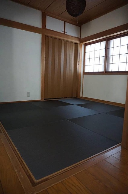 【カラー琉球畳】チャコール色がステキなお部屋に模様替え。大阪大東市家庭用国産畳専門店うえむら畳3