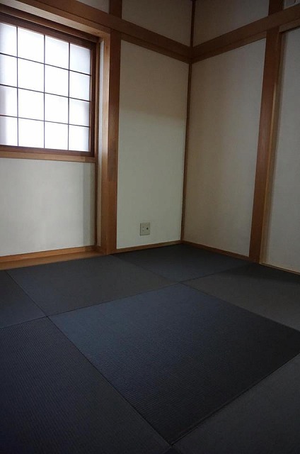 【カラー琉球畳】チャコール色がステキなお部屋に模様替え。大阪大東市家庭用国産畳専門店うえむら畳6